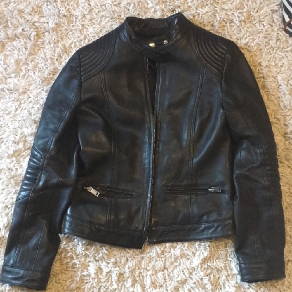 Beautiful 💯 Leather jacket!